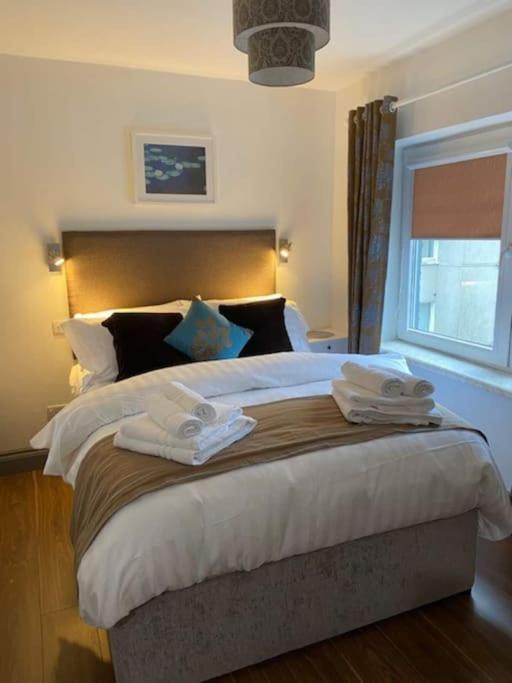 Location, Location - Modern 2 Bed Apt In Killarney Exterior foto